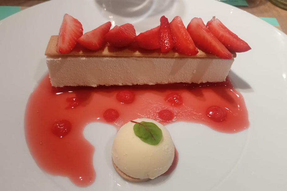 Sur les Champs Élysées, un menu entier dédié à la volaille grecque